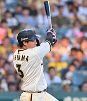 　１回、先制打を放つ大山（撮影・西田忠信）