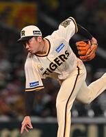 　８回から登板する石井（撮影・西田忠信）