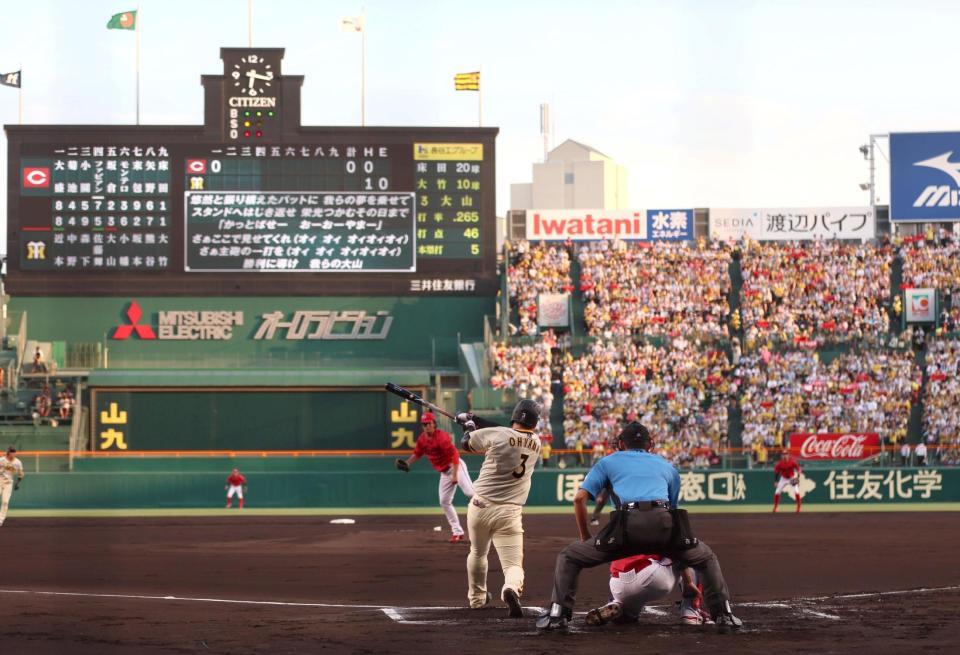 　１回、先制となる適時打を放つ大山（３）＝撮影・北村雅宏