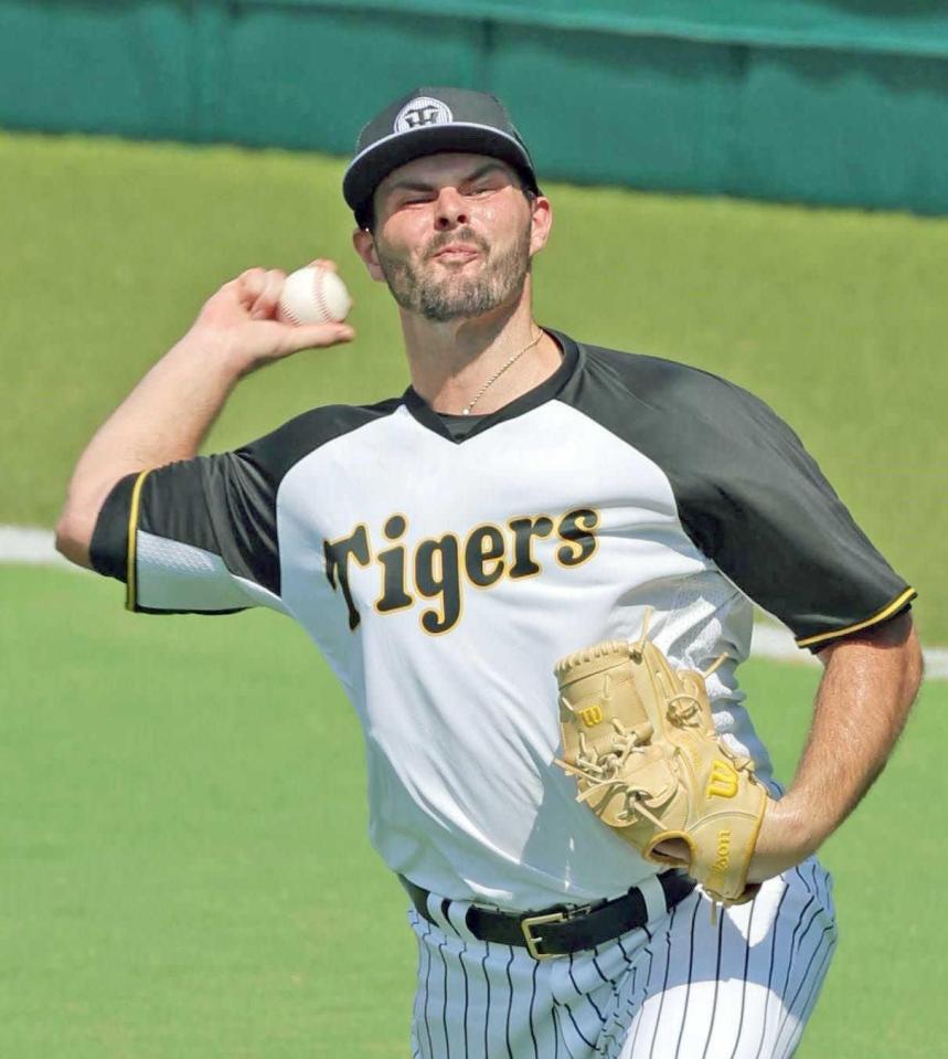 　強めのキャッチボールを行うハートウィグ（撮影・北村雅宏）