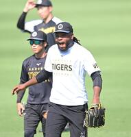 　１軍の練習に参加するドリス（撮影・飯室逸平）