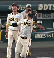 　３回、犠飛を放つも悔しがる森下（撮影・飯室逸平）