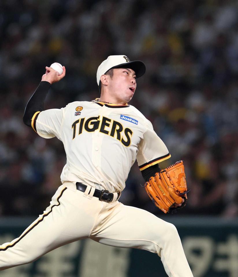 　８回から登板する石井（撮影・北村雅宏）