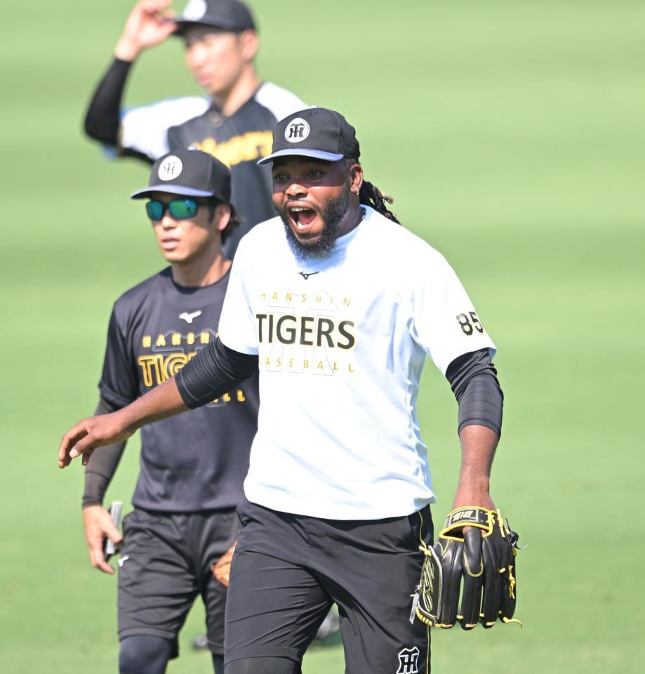 　１軍の練習に参加するドリス（撮影・飯室逸平）