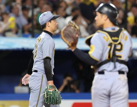 　９回、同点を許した岩崎（撮影・佐々木彰尚）