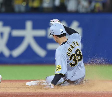 　６回、坂本の時に小幡は二盗に成功（撮影・佐々木彰尚）