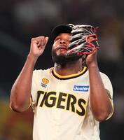 　９回表に登板して無失点に抑えたドリス