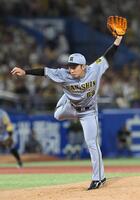 　８回に登板した石井（撮影・佐々木彰尚）