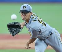 　先発し、投げ込む伊藤将（撮影・田中太一）