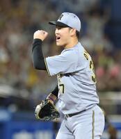 　勝利に喜ぶ及川（撮影・佐々木彰尚）