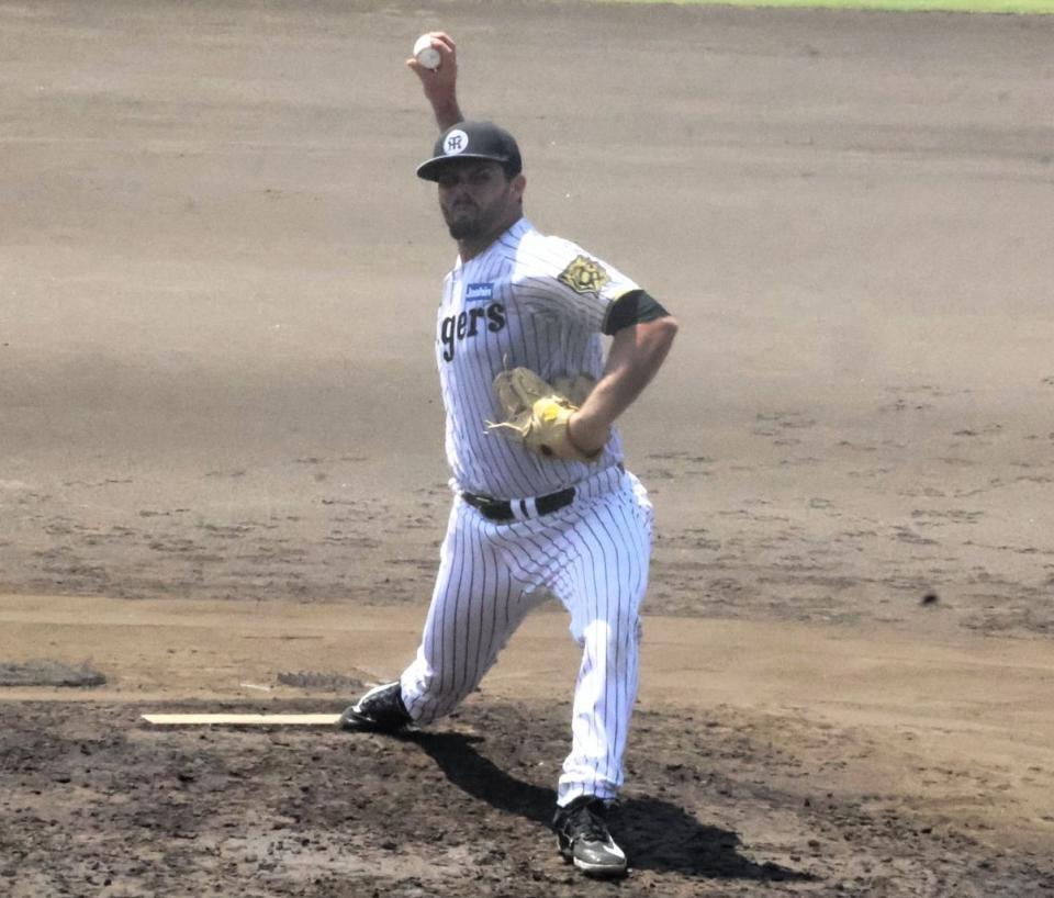 　来日初のシート打撃に登板するハートウィグ