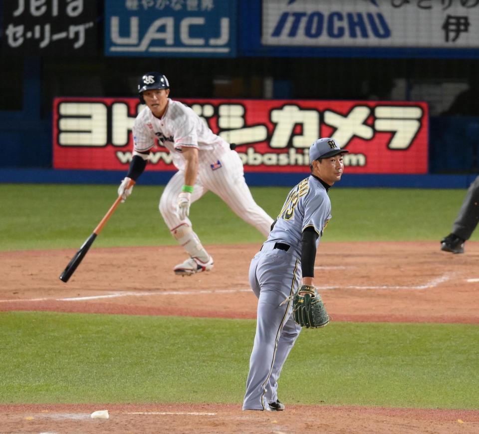 　９回、代打・宮本に同点の適時打を打たれた岩崎（撮影・堀内翔）