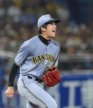 　６回、村上を空振り三振にしとめ叫ぶ才木（撮影・佐々木彰尚）