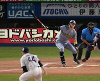 　１０回、佐藤輝が勝ち越しの適時二塁打を放つ（撮影・堀内翔）