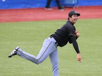 　試合前にキャッチボールをする才木（撮影・堀内翔）