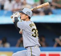 　２回、ソロを放つ小幡（撮影・田中太一）