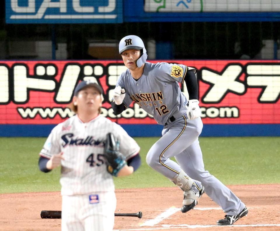 　６回、坂本が適時打を放つ