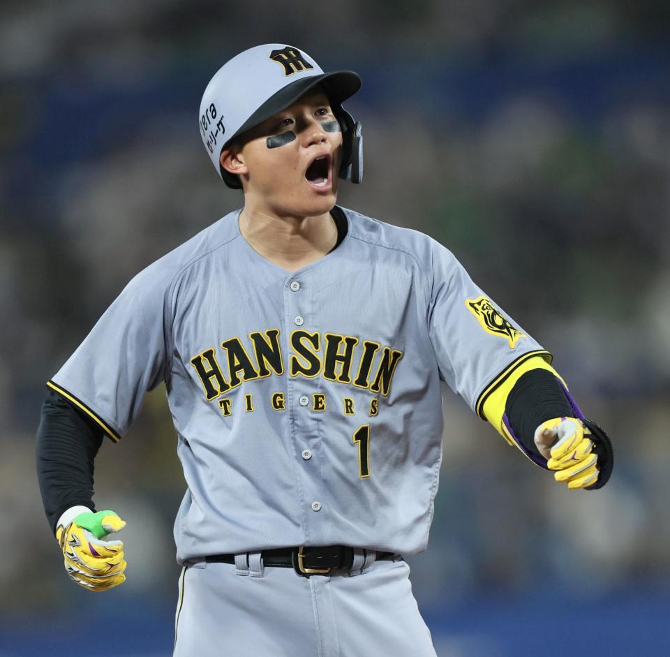 　８回、三塁打を放ち声を張り上げる森下（撮影・田中太一）