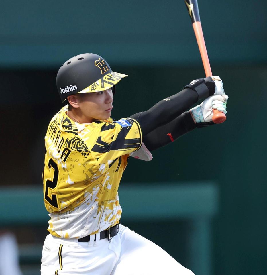 　３回、中前打を放つ山田（撮影・北村雅宏）