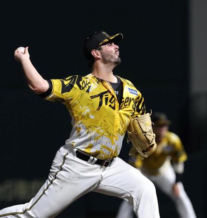 　７回から登板するハートウィグ（撮影・北村雅宏）