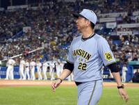 　完敗し、引き揚げる藤川監督（撮影・田中太一）