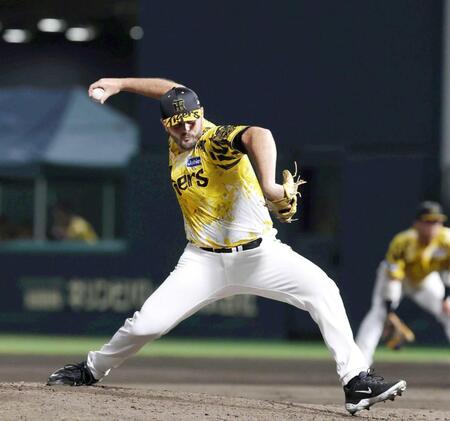 　７回から登板するハートウィグ（撮影・北村雅宏）