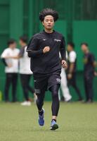 　室内練習場でダッシュを繰り返す高橋（撮影・坂部計介）