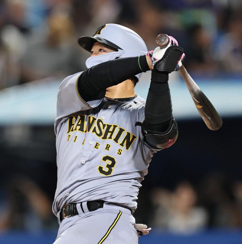 　６回、ソロを放つ大山（撮影・田中太一）