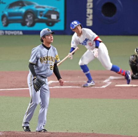 　３回、田中に２点適時二塁打を打たれ先制を許す高橋（撮影・立川洋一郎）