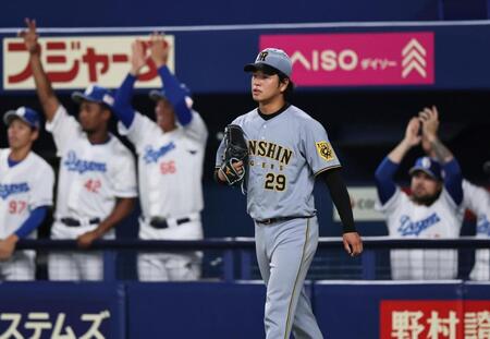 　３回、田中に適時打を許す高橋（撮影・田中太一）