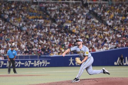 　７回から登板するハートウィグ（撮影・北村雅宏）