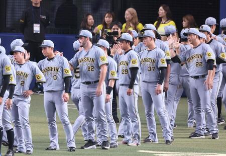 阪神 佐藤輝明がバックスクリーンへ2試合ぶりの一発 自身初の