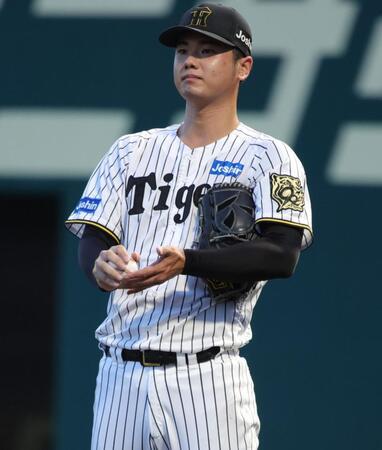 　７回、バッテリーエラーで失点し、呆然とする川原（撮影・坂部計介）