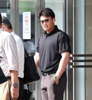 　タクシー乗り場で並ぶ森下（撮影・田中太一）