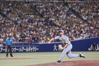 　７回から登板するハートウィグ（撮影・北村雅宏）