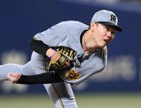 　８回を無失点に抑える及川（撮影・田中太一）