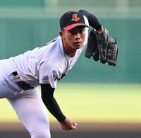 　力投する先発の創成館・森下翔太（撮影・西田忠信）