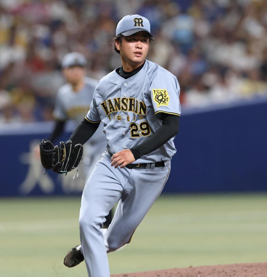 　３回、上林の放った一ゴロのベースカバーに走る高橋（撮影・北村雅宏）