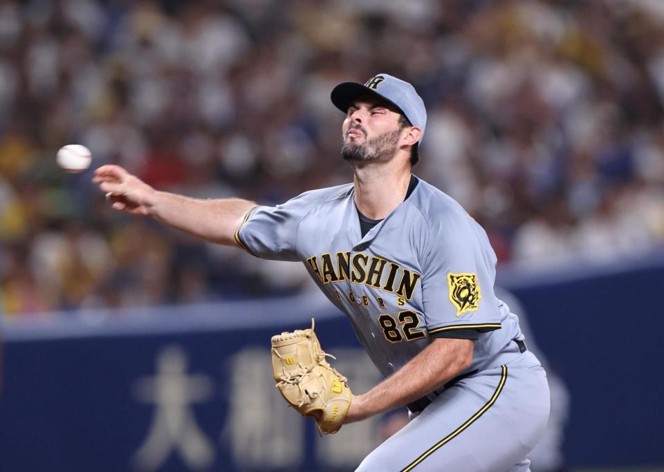 　７回から登板するハートウィグ（撮影・北村雅宏）