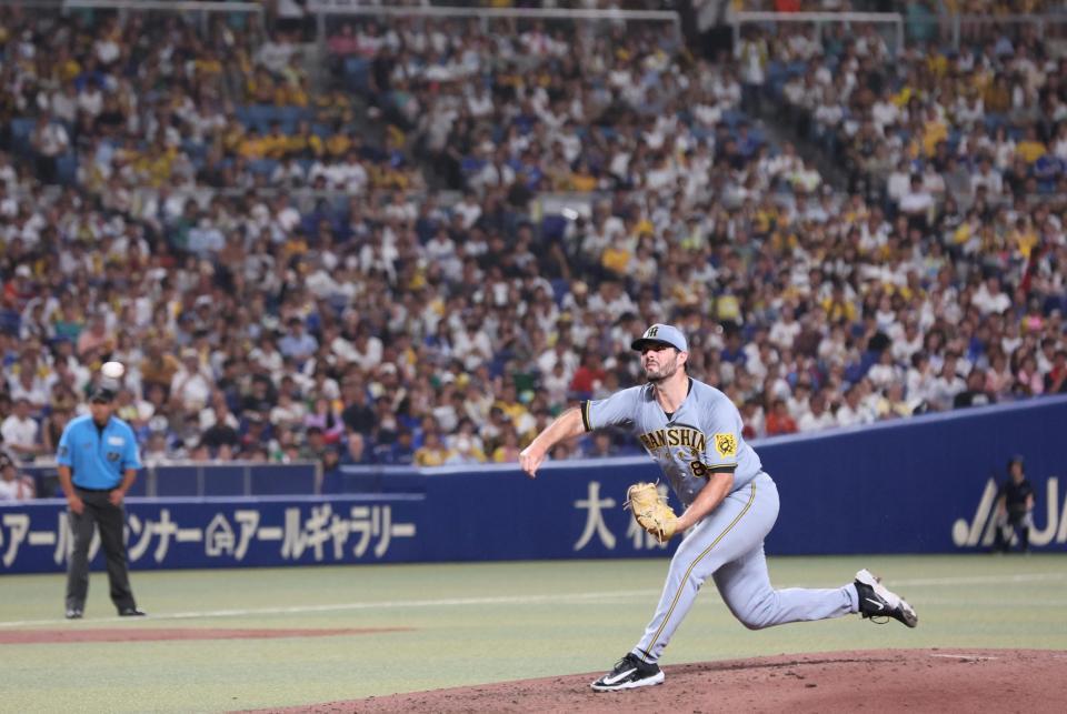 　７回から登板するハートウィグ（撮影・北村雅宏）