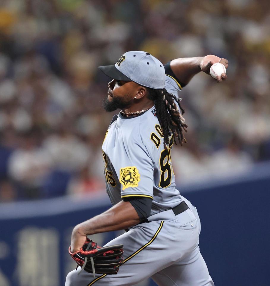 　９回から登板するドリス（撮影・北村雅宏）