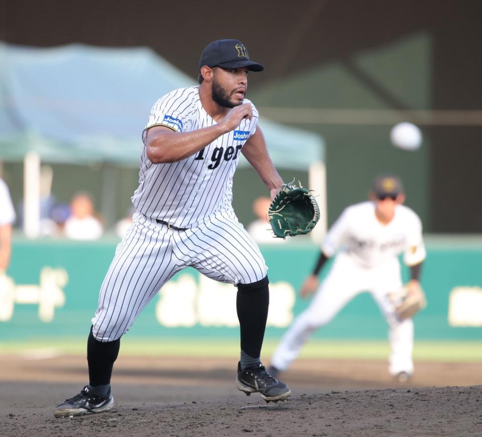 　４回、２番手で登板したベタンセス（撮影・坂部計介）