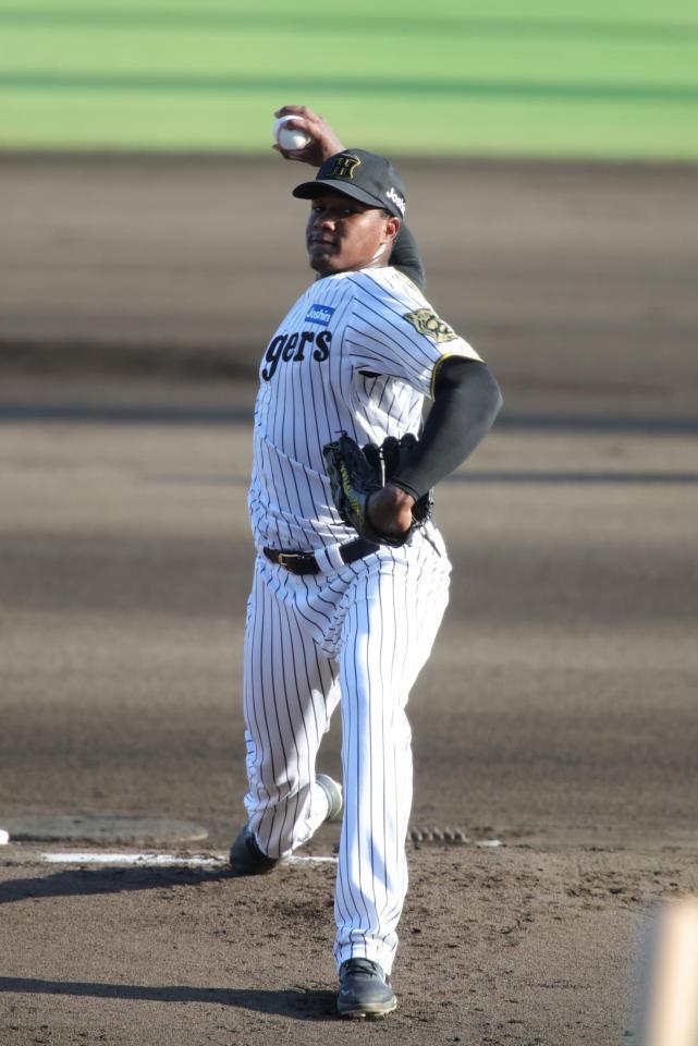 　先発し、好投するマルティネス（撮影・坂部計介）