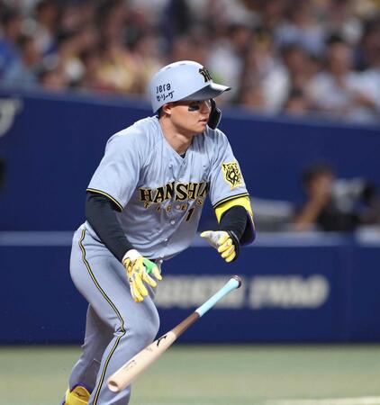 　９回、適時打を放つ森下