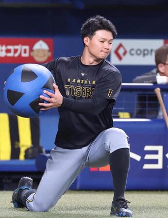 試合前、トレーニングする阪神・森下翔太＝バンテリンドームナゴヤ（撮影・北村雅宏）