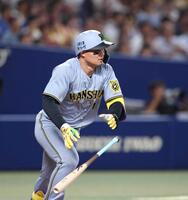 　９回、適時打を放つ森下