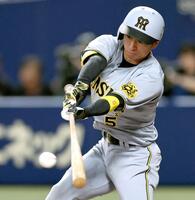 　３回、適時打を放つ近本（撮影・田中太一）