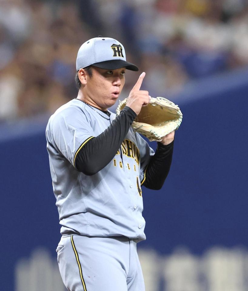 　３回、上林を空振り三振に仕留めた村上（撮影・北村雅宏）