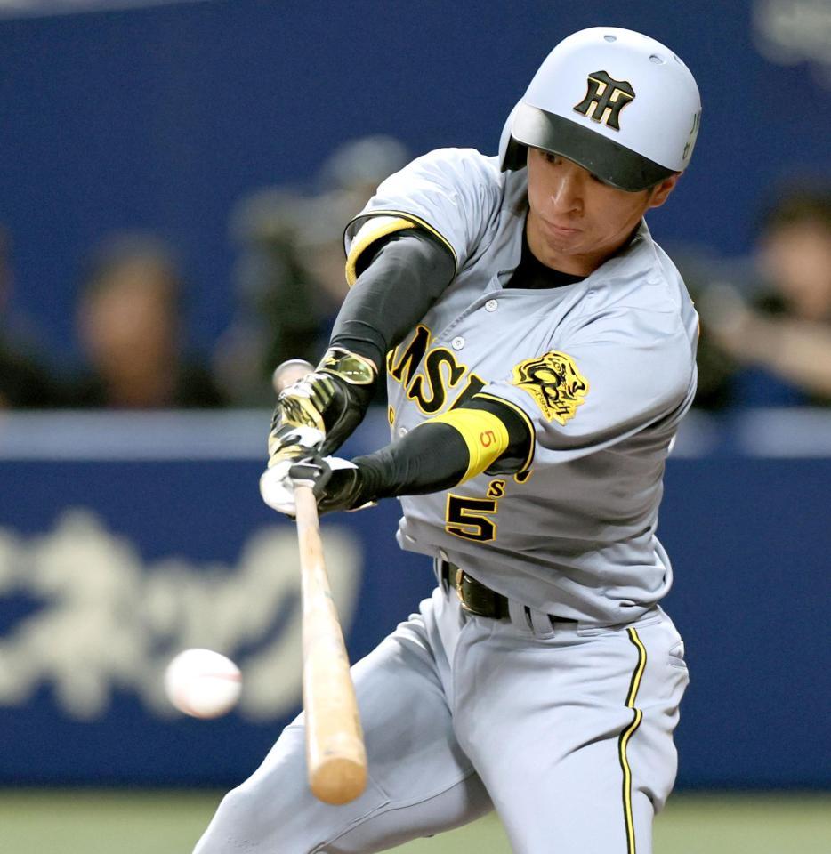 　３回、適時打を放つ近本（撮影・田中太一）