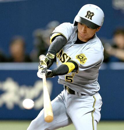 　３回、同点適時打を放つ近本（撮影・田中太一）
